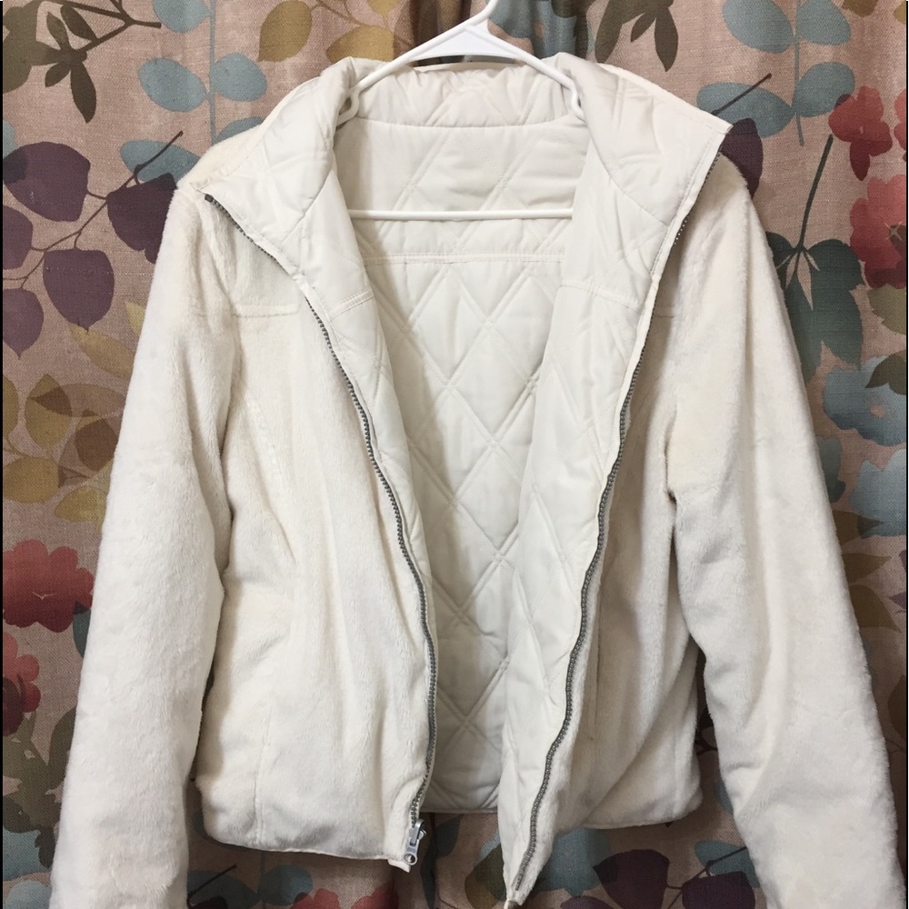 Weatherproof women’s reversible jacket.